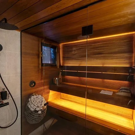 Hossaville Luxe West * Hossa