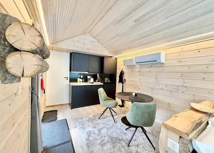 Hossaville Luxe West *